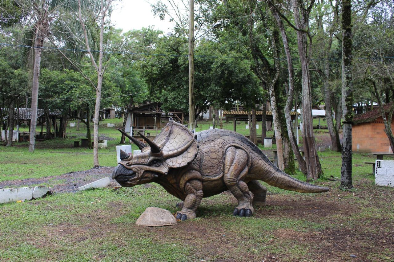 Administração de Ituporanga oportuniza a visitação da comunidade no Parque da Cebola para ver os "dinossauros'