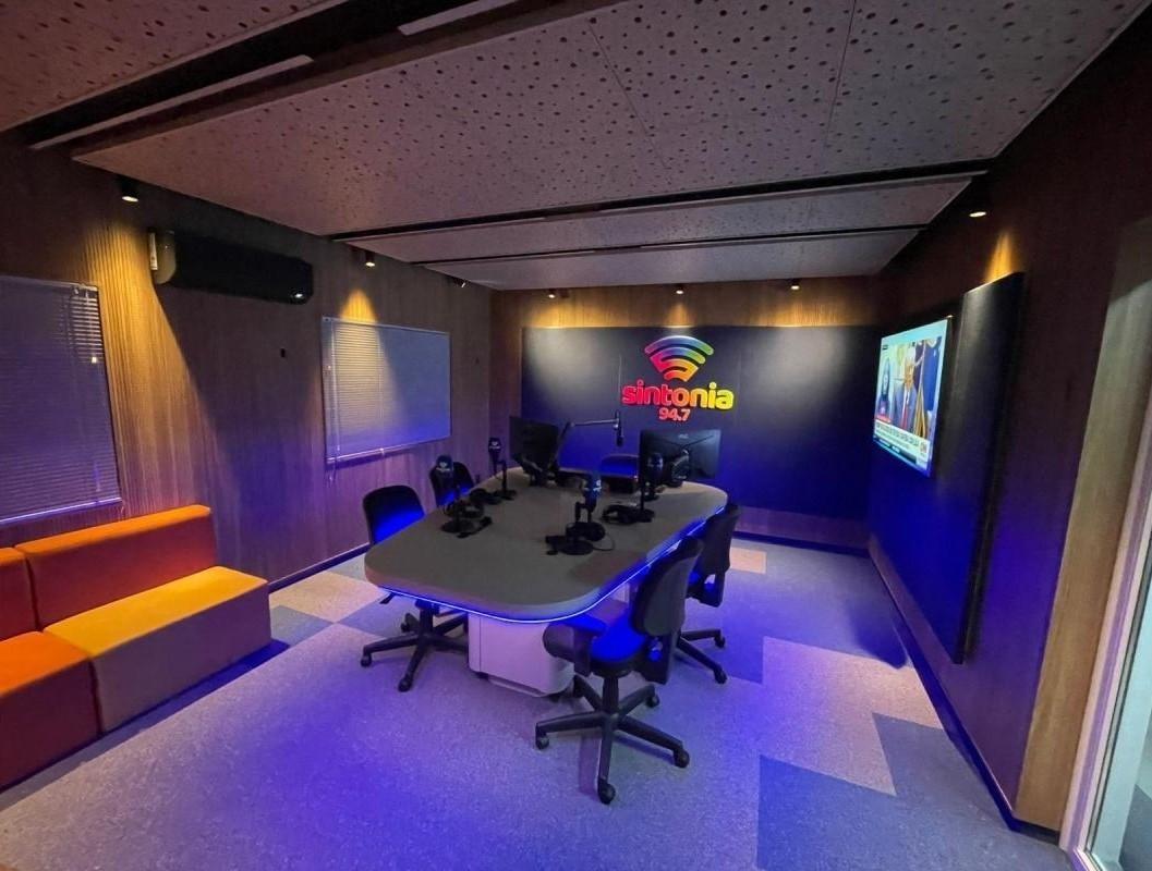 “A Sintonia não é mais nossa, é da sociedade”, afirma diretora geral ao comemorar 45 anos da emissora