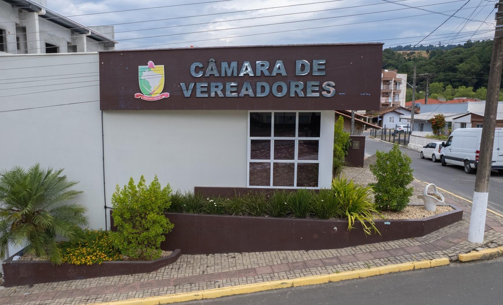 “Fala a verdade”: cobranças por obras provocam embate entre prefeito e vereadores em Aurora