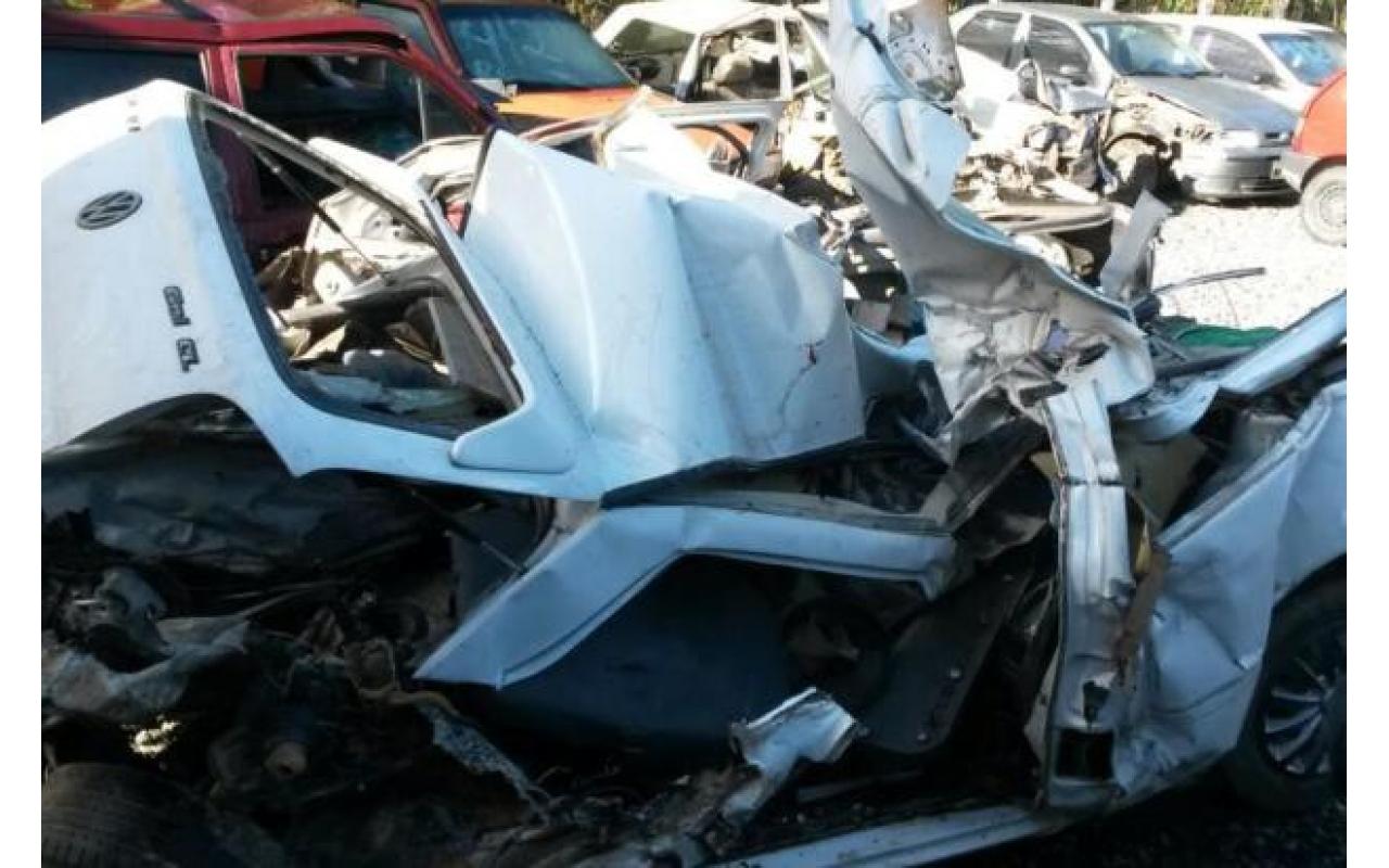 Colisão entre caminhão, carro e caminhonete provoca quatro mortes na BR-470 em Indaial