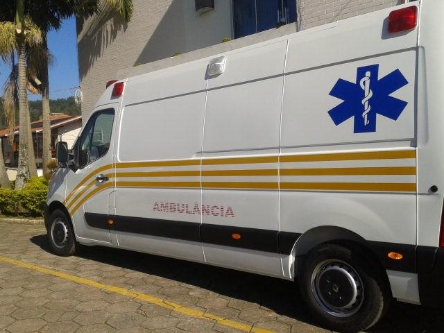 Petrolândia adquire ambulância equipada