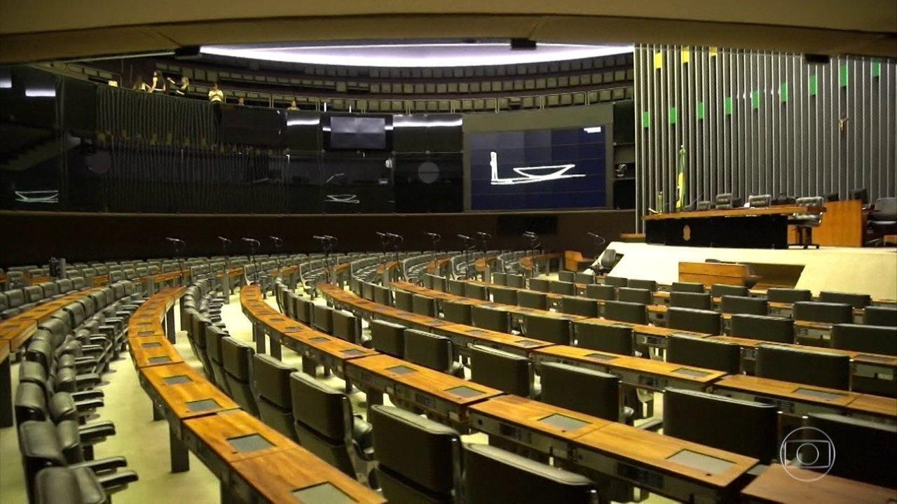 14 partidos devem cair na cláusula de barreira e ficar sem fundo partidário e tempo de TV