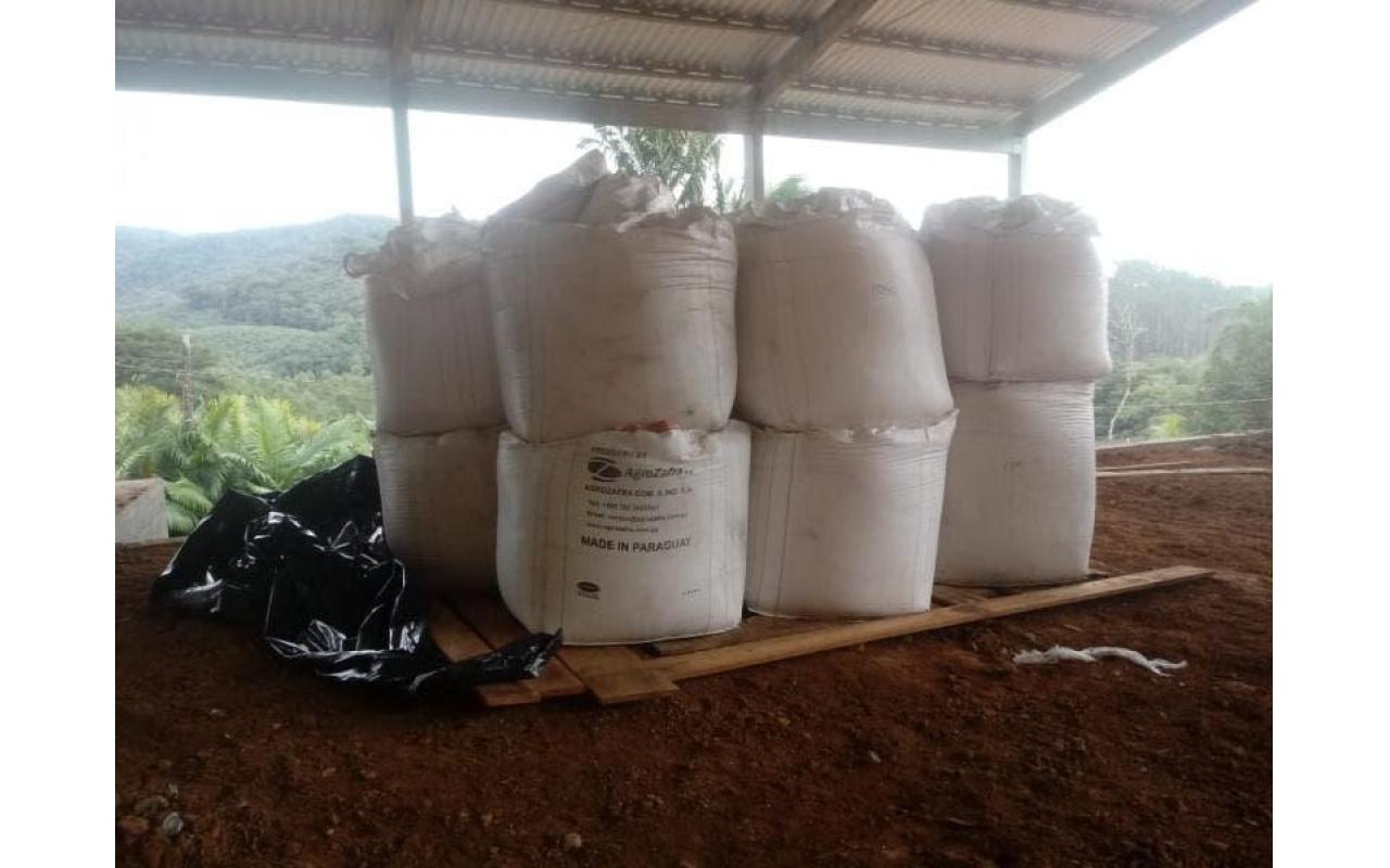 14 toneladas de fertilizantes roubados são localizadas em terreno de Luiz Alves
