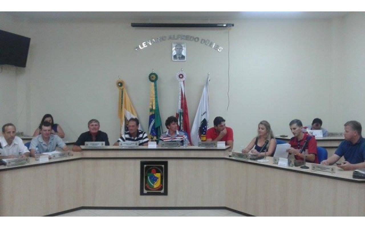 AURORA - Vereadores rejeitam parcelamento de dividas da prefeitura com o INSS