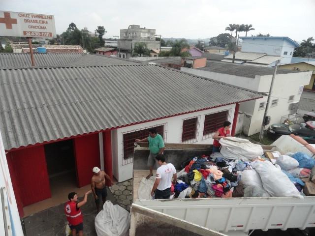 PETROLÂNDIA: Famílias recebem ajuda da Cruz Vermelha e Defesa Civil