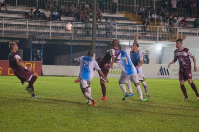 Atlético de Ibirama empata em jogo de seis gols