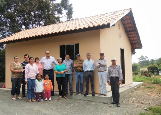 Cohab e Prefeitura de Atalanta entregam moradias para trabalhadores rurais