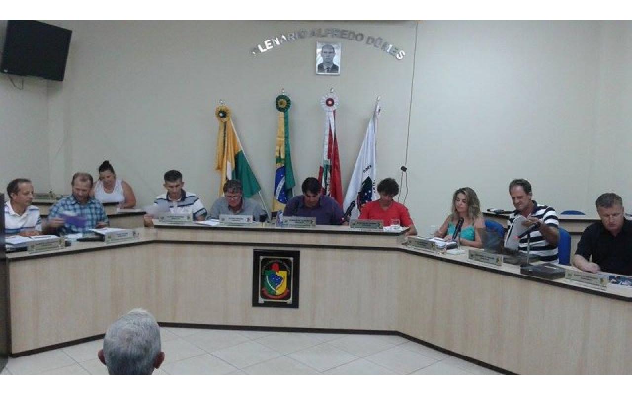 AURORA - Vereador cobra da administração explicações sobre serviços particulares cobrados e não realizados