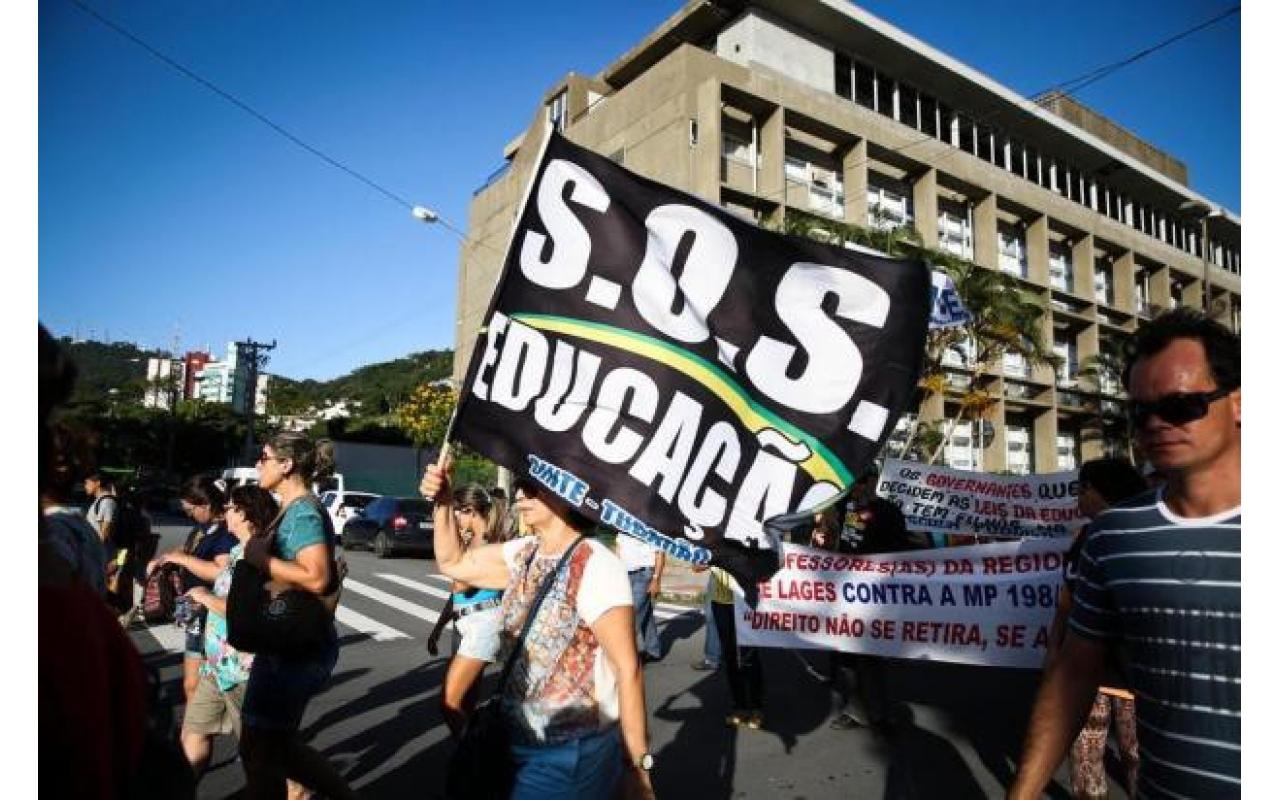 Sinte/SC confirma início de greve de professores nesta terça-feira