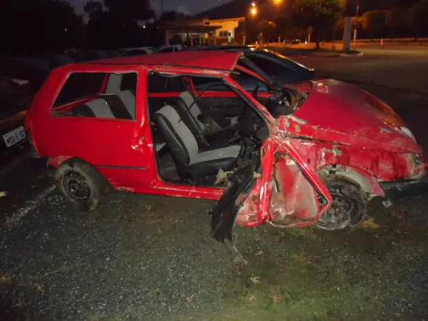 Homem morre após carro sair de pista e capotar em Petrolândia 