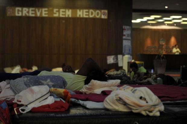 Justiça impede que o governo de SC contrate professores substitutos