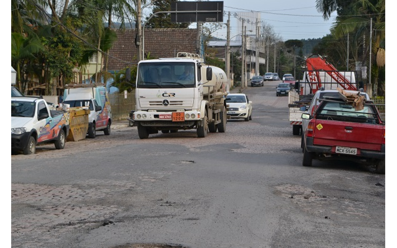 Nove empresas já conseguiram liminar para trafegar na Rui Barbosa em Rio do Sul