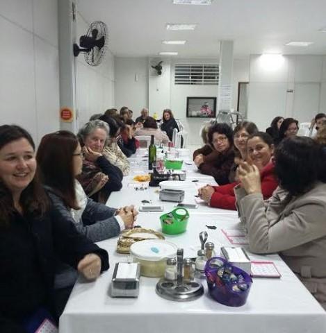 Clube de Mães e Grupo de Voluntários arrecadam 850 reais em evento beneficente em prol do Hospital Bom Jesus