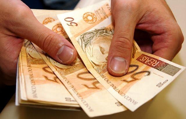 Governo propõe salário mínimo de R$ 854 em 2016 