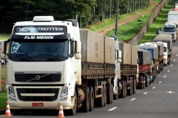 Caminhoneiros fazem protesto na BR-282 e SC-163 em São Miguel do Oeste