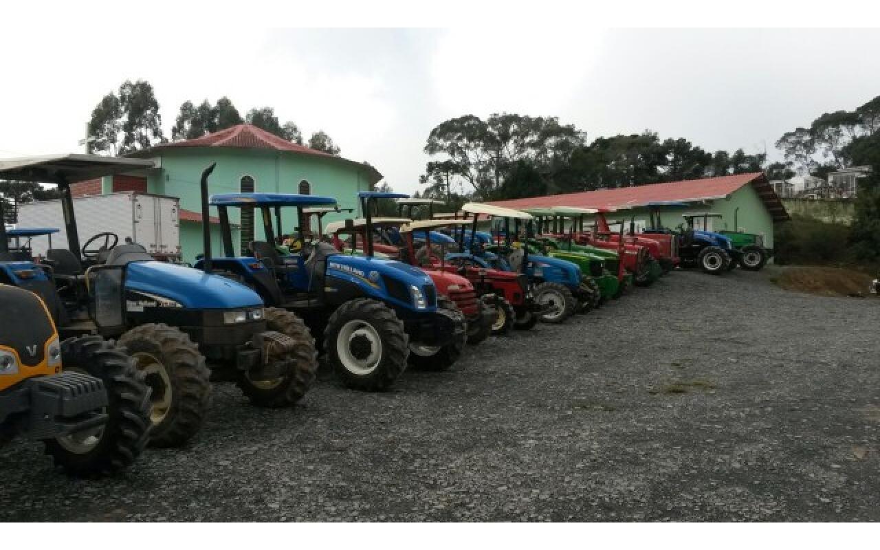 Mais de 200 máquinas agrícolas participam de desfile na Festa do Colono em Chapadão do Lageado