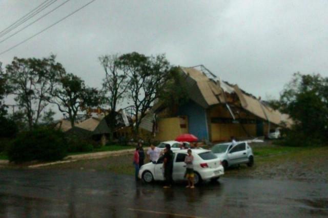 Tornado que atingiu Xanxerê ultrapassou os 200 km/h 