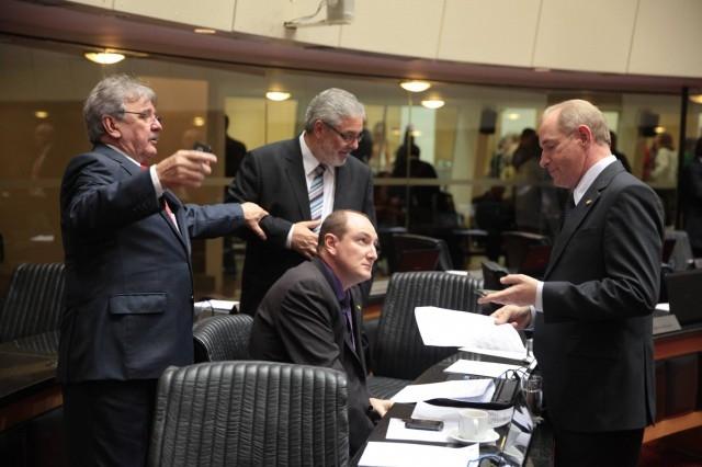 Bancadas do PP e PMDB articulam estratégia para aliança com Raimundo Colombo