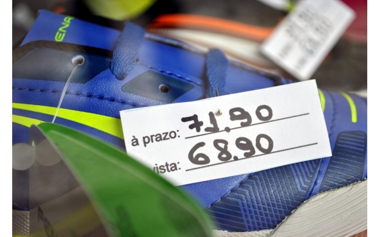 PROCON orienta comerciantes de Ituporanga sobre exposição de mercadorias