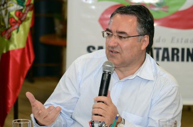 Colombo anuncia secretário da Saúde e relata gargalos orçamentários de SC