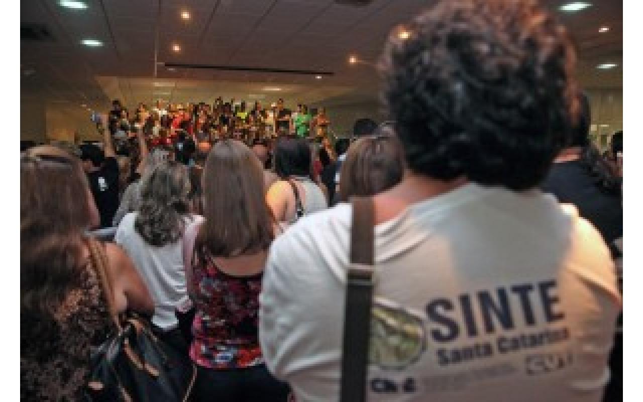 Professores organizam assembleia geral pra próxima terça-feira