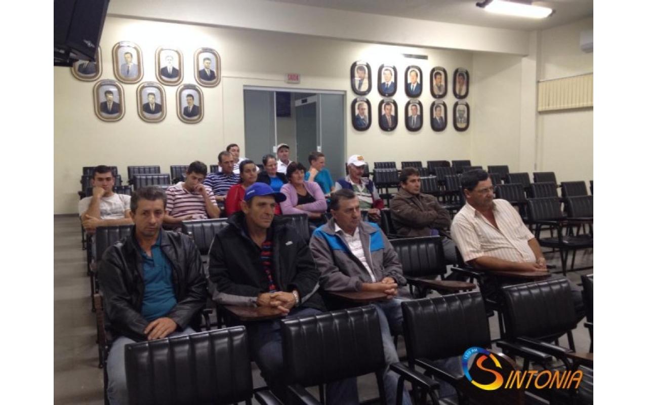 Vereadores comemoram inauguração do Salão de Eventos no centro de Chapadão do Lageado