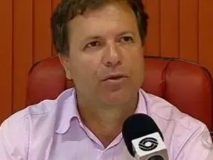 Prefeito de Içara veta aumento de seu salário, mas aprova de secretários 
