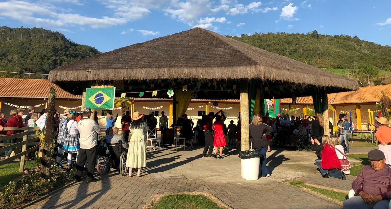 Abrigo Mão Amiga completa seis anos de atividades em Ituporanga com almoço beneficente