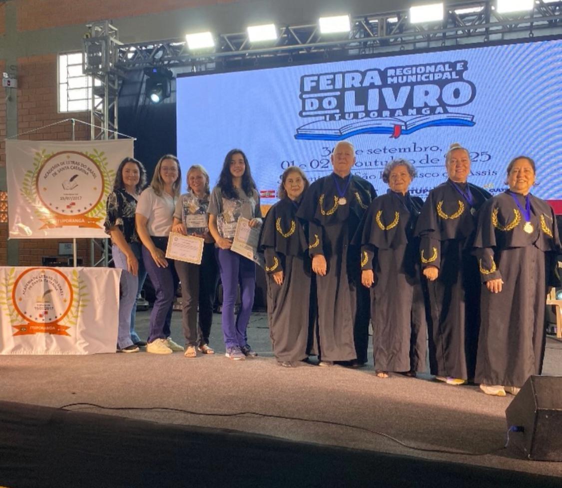 Academia de Letras de intermedia a oficialização do Hino de Ituporanga