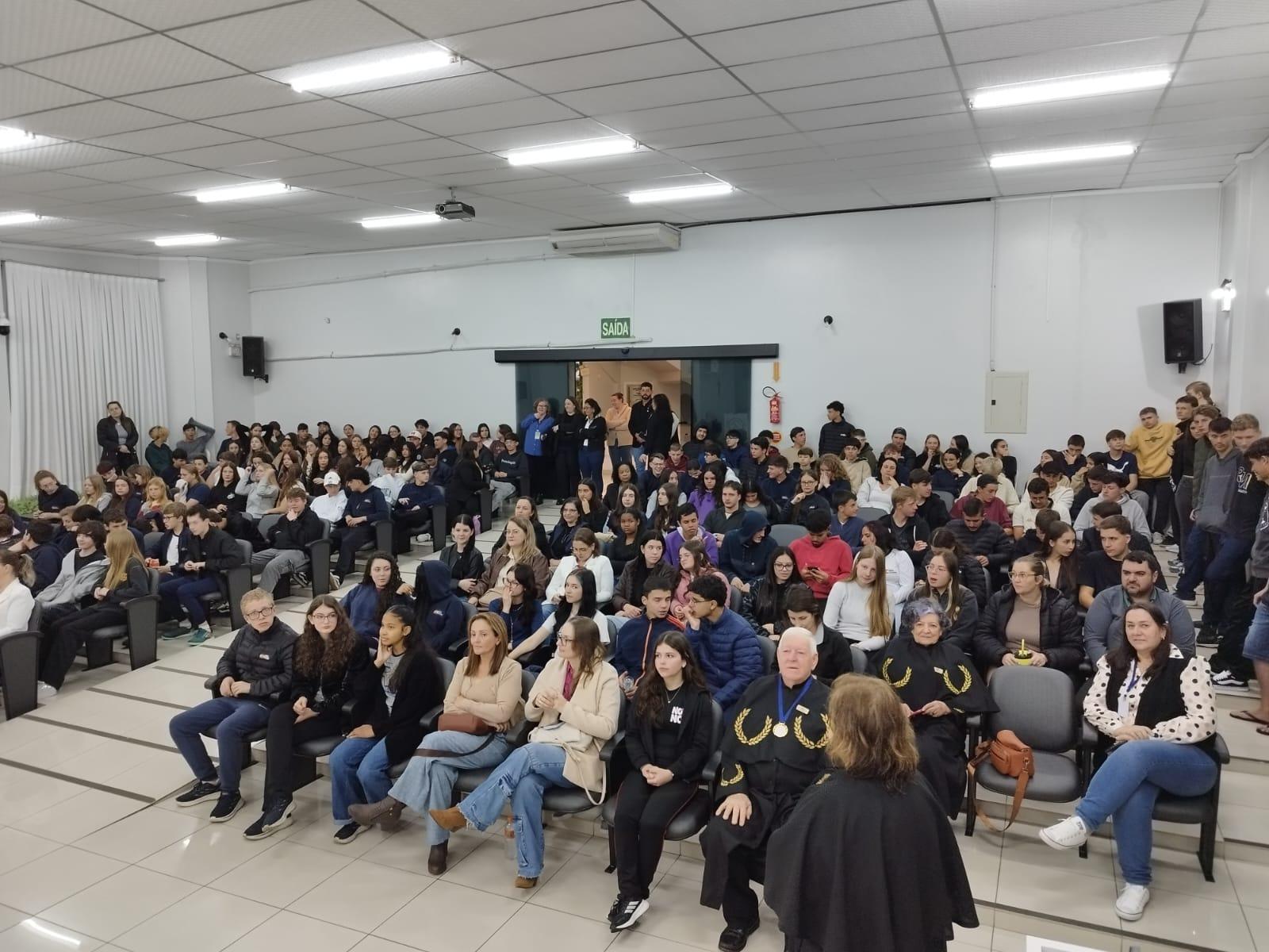 Academia de Letras premia estudantes de Ituporanga em concurso sobre inteligência artificial