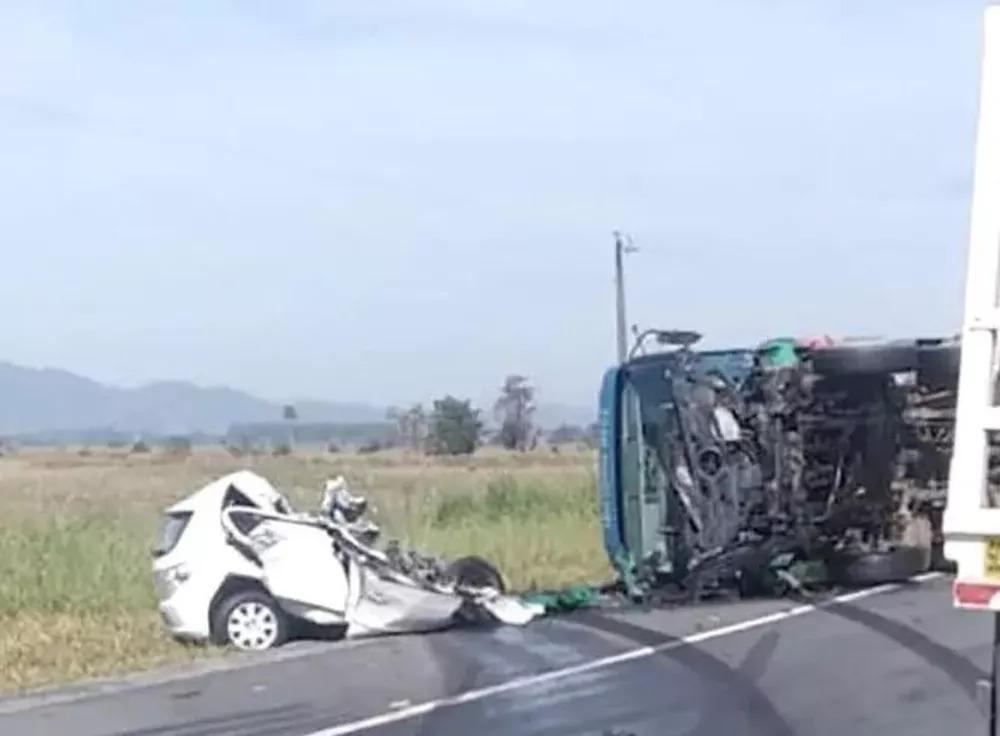 Acidente com caminhão de gasolina em Ilhota. Uma pessoa morreu e a BR-470 está bloqueada