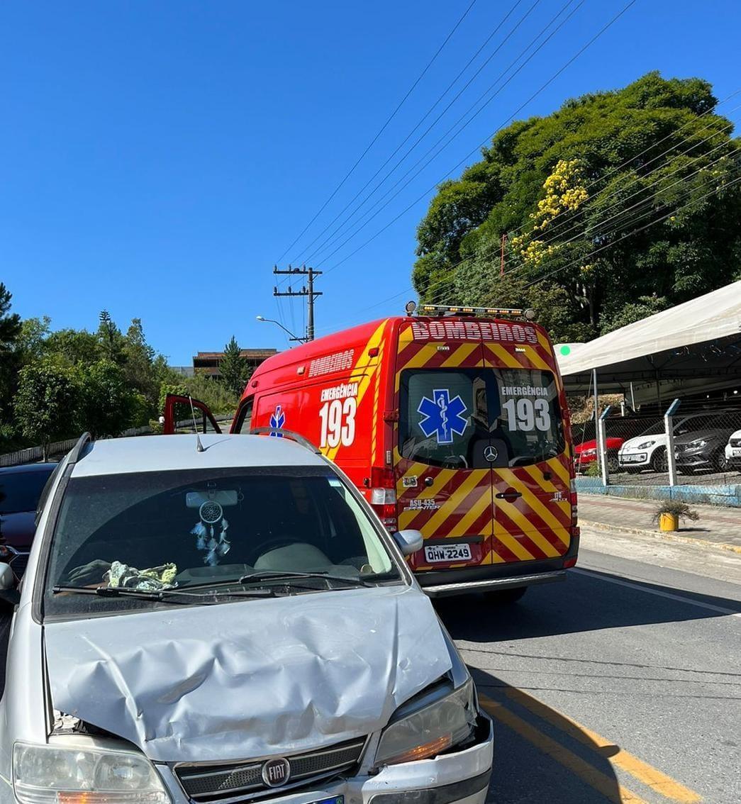 Acidente entre dois veículos deixa uma pessoa ferida em Ituporanga