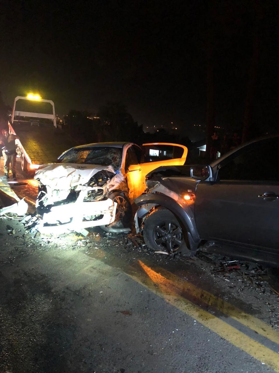 Acidente entre três automóveis deixa feridos na BR-470