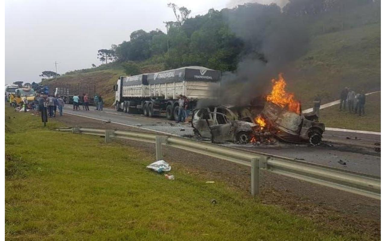 Acidentes nas rodovias de SC deixam 17 pessoas mortas entre sexta-feira e domingo