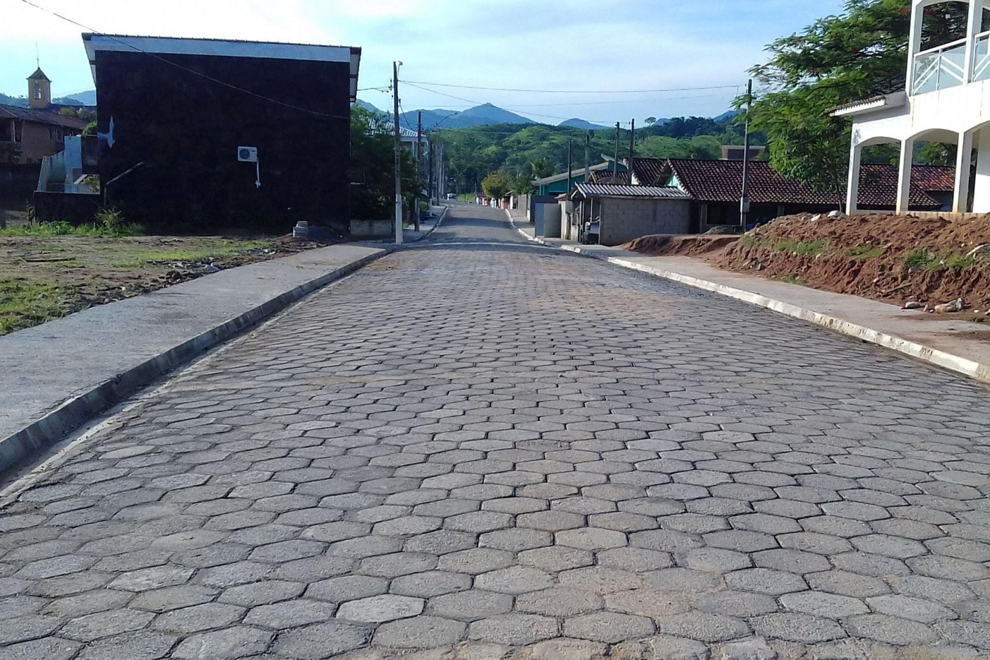 Administração de Alfredo Wagner investe em calçamento e iluminação pública