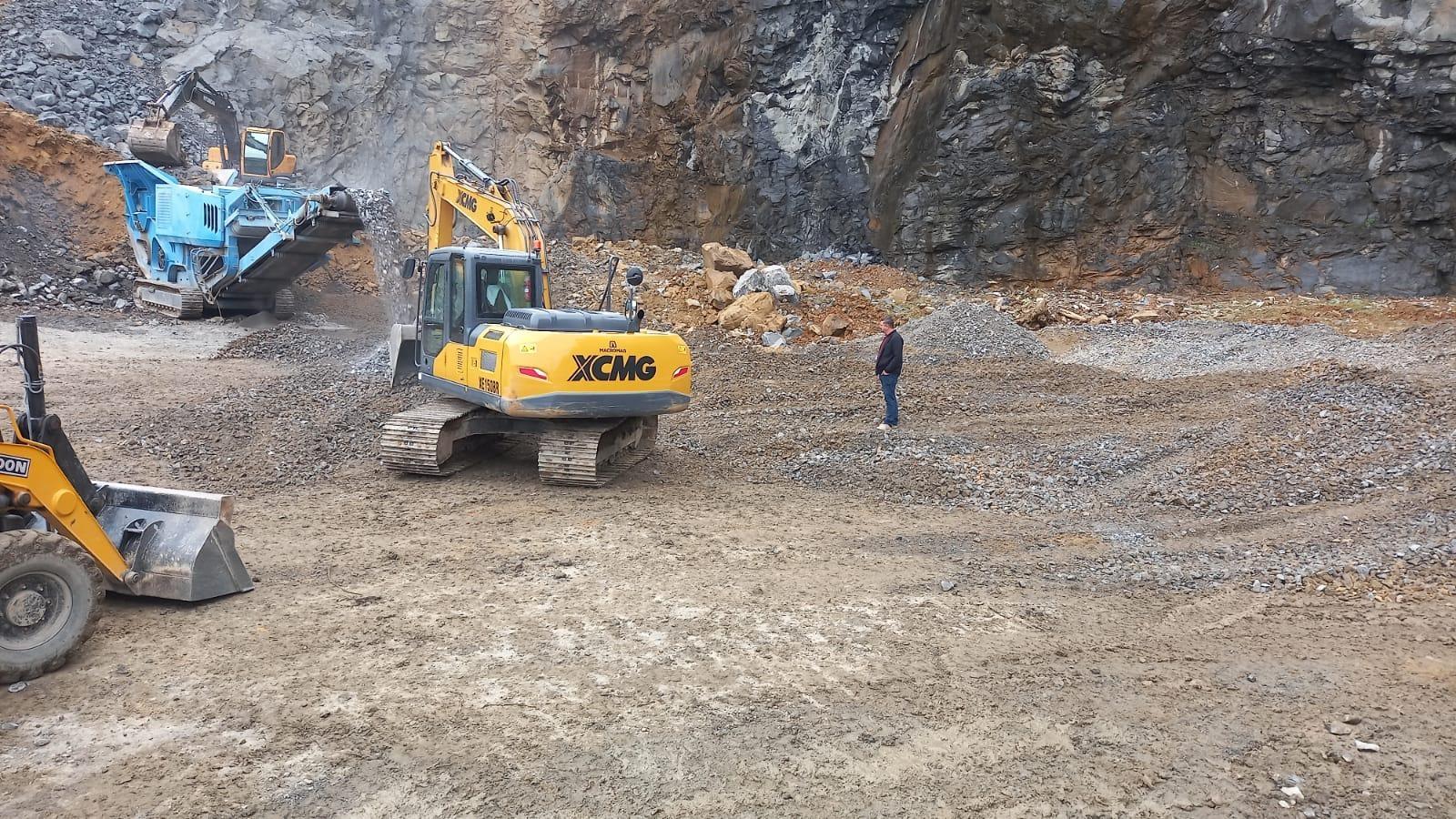 Administração de Aurora aluga equipamento para britagem de pedras