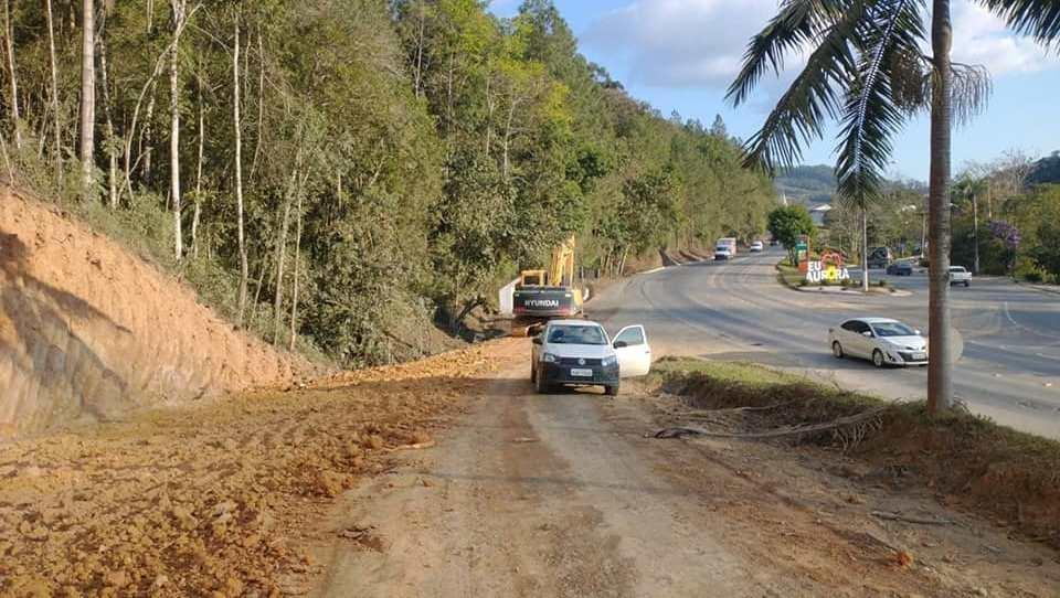 Administração de Aurora intensifica serviços de patrolamento, alargamento e cascalhamento nas estradas do interior