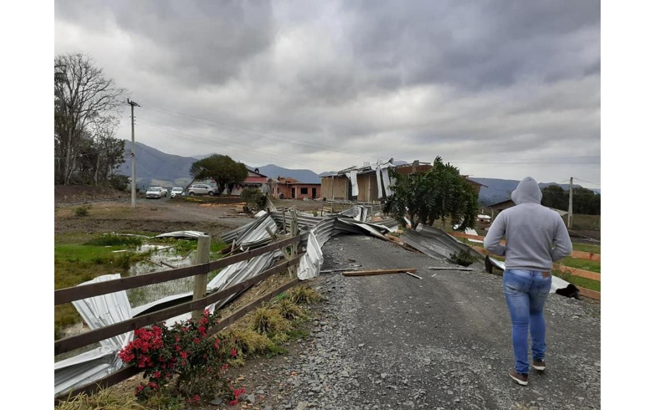 Administração de Aurora priorizou auxílio aos moradores atingidos pelo ciclone no município