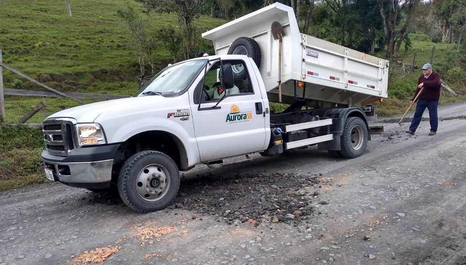 Administração de Aurora segue com trabalhos de melhorias nas estradas do interior do município