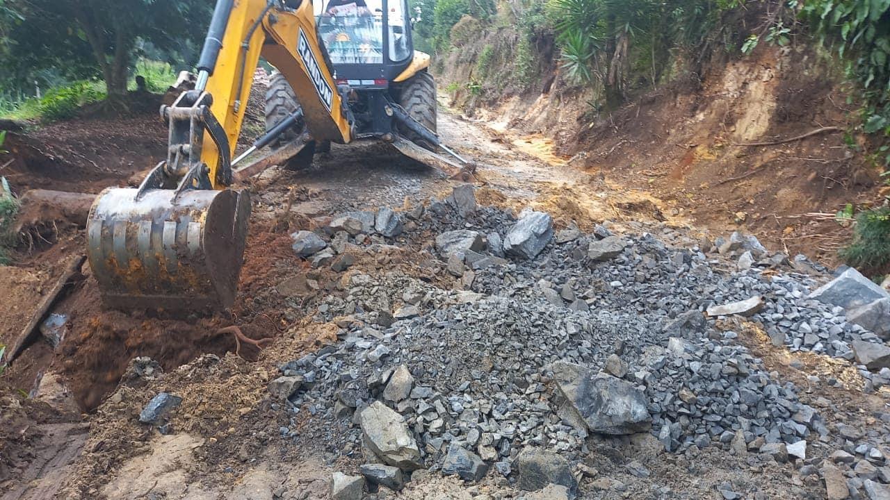 Administração de Aurora trabalha na recuperação de estradas após temporal 