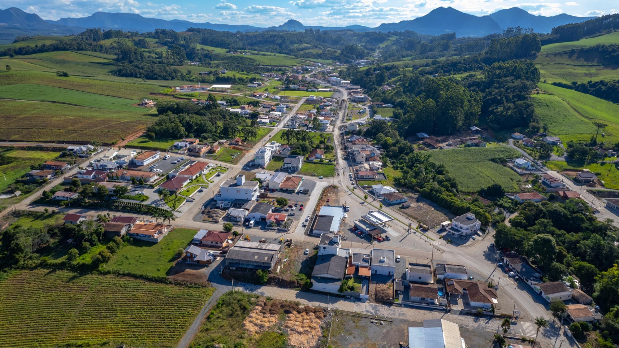 Administração de Chapadão do Lageado conclui concretagem das cabeceiras da ponte no Figueiredo e avalia sistema anti-granizo