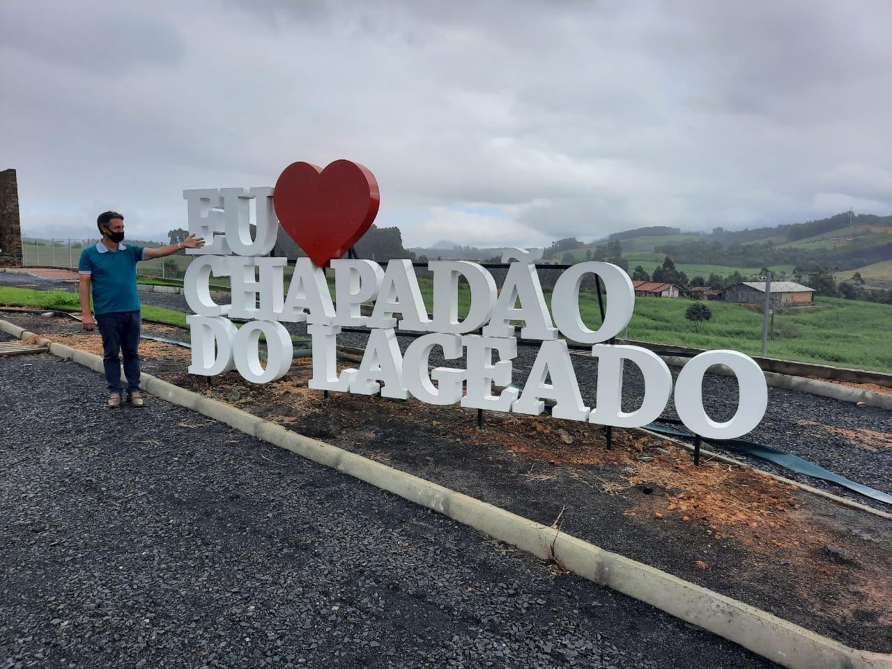 Administração de Chapadão do Lageado investe na implantação de placas de sinalização e turísticas