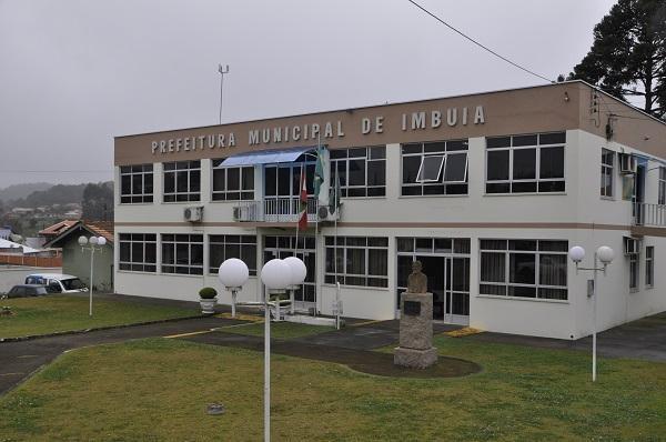 Administração de Imbuia contrata médico e dentista para atuação na saúde básica