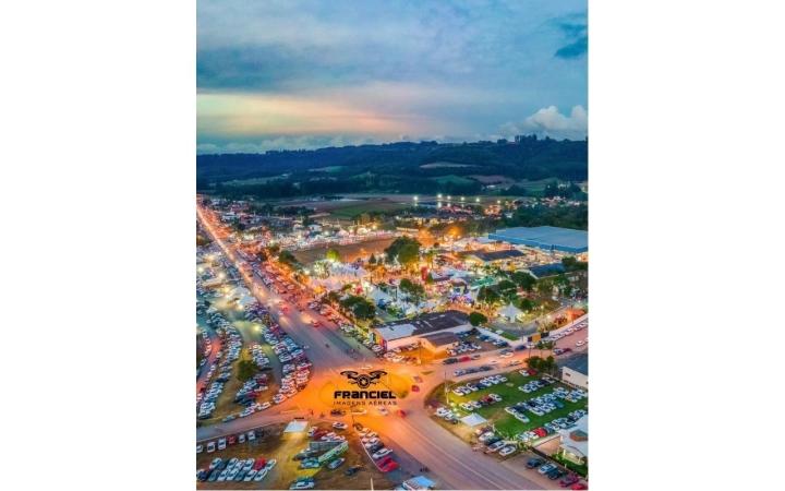 Administração de Ituporanga trabalha nos últimos detalhes para deixar o Parque de Exposições pronto pra 27º Expofeira Nacional da Cebola