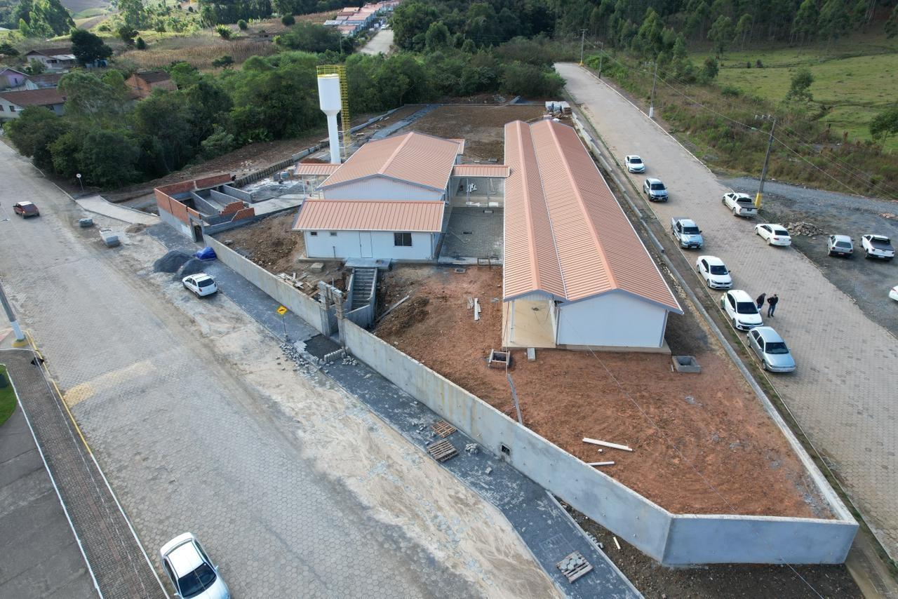 Administração de Leoberto Leal investe mais de R$ 1,7 milhão em estruturas para a educação municipal