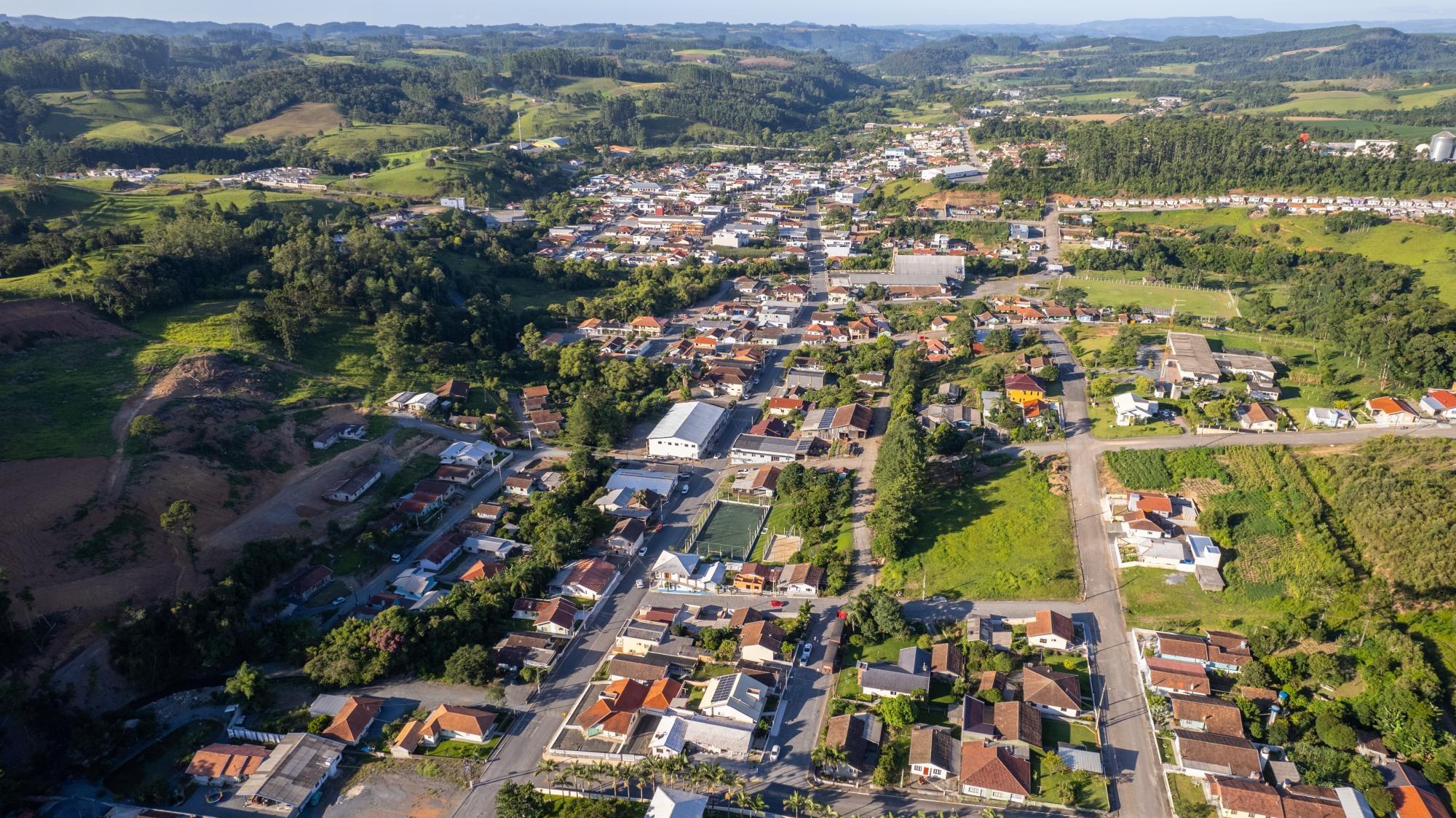 Administração de Petrolândia trabalha na manutenção de estradas no interior