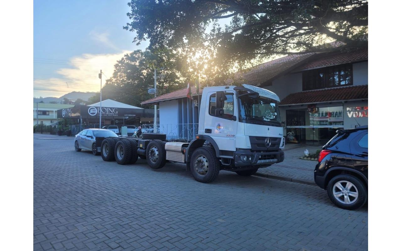 Novo caminhão adquirido com recursos próprios passa a integrar a frota municipal de Vidal Ramos