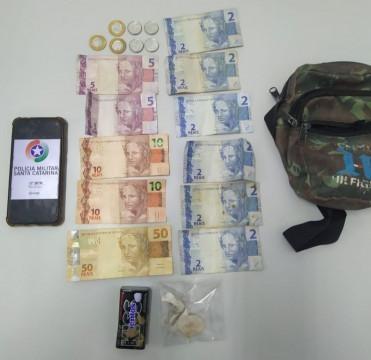 Adolescente é apreendido por tráfico de drogas