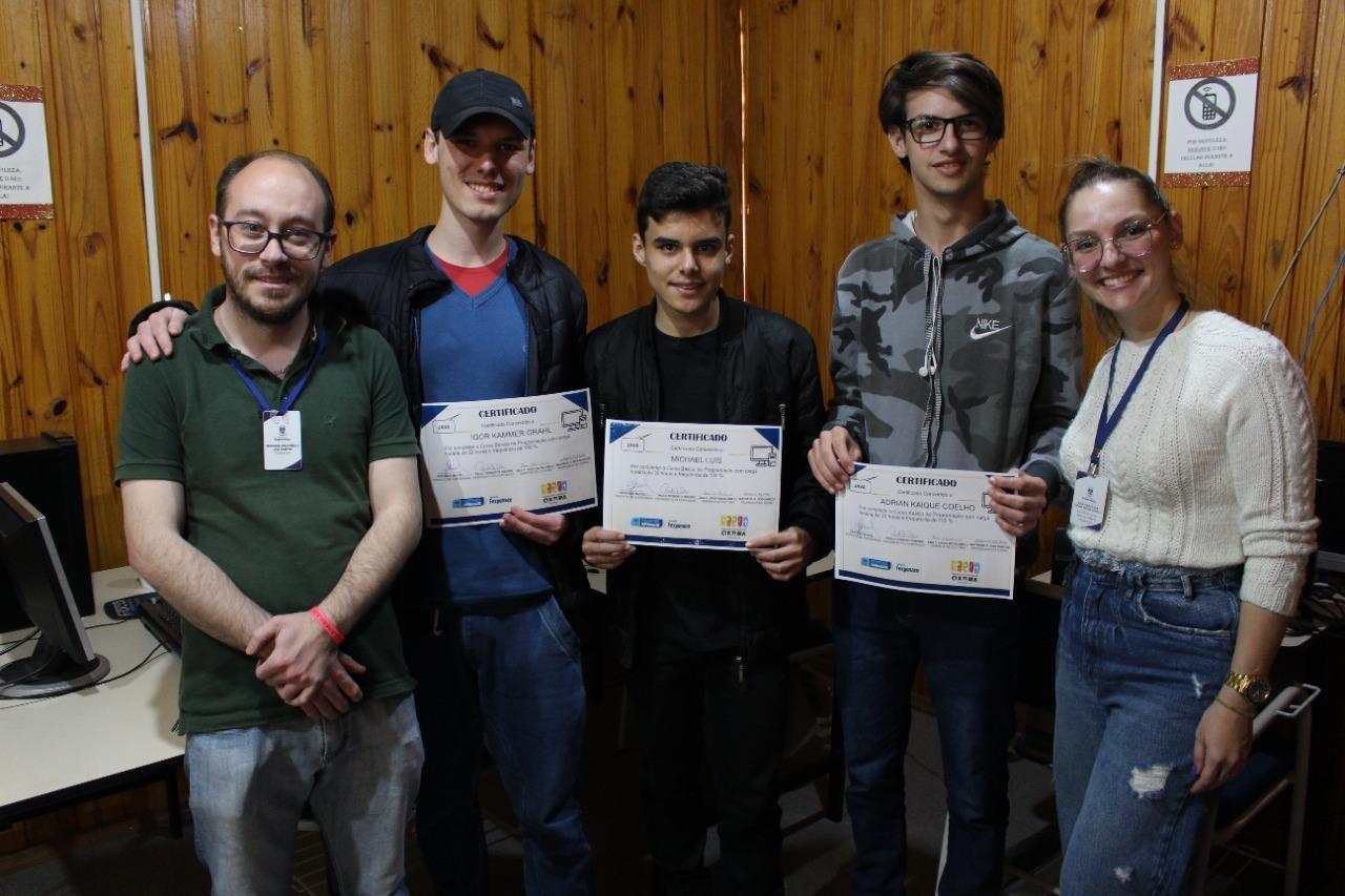 Formada a primeira turma do curso gratuito de Programação de Software oferecido pela administração de Ituporanga