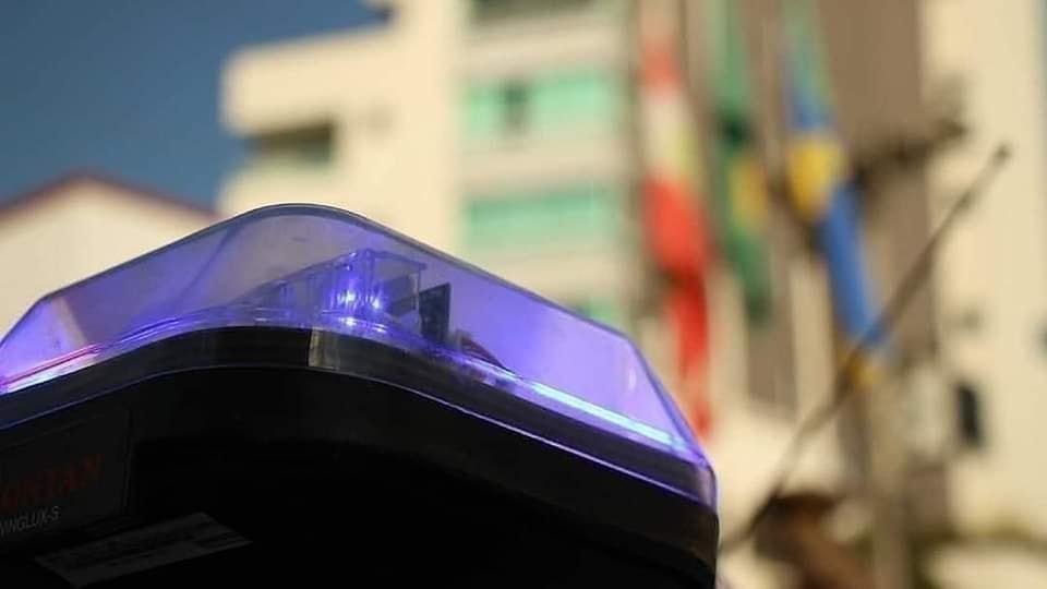Adolescentes trocam chutes e socos em pleno centro de Rio do Sul